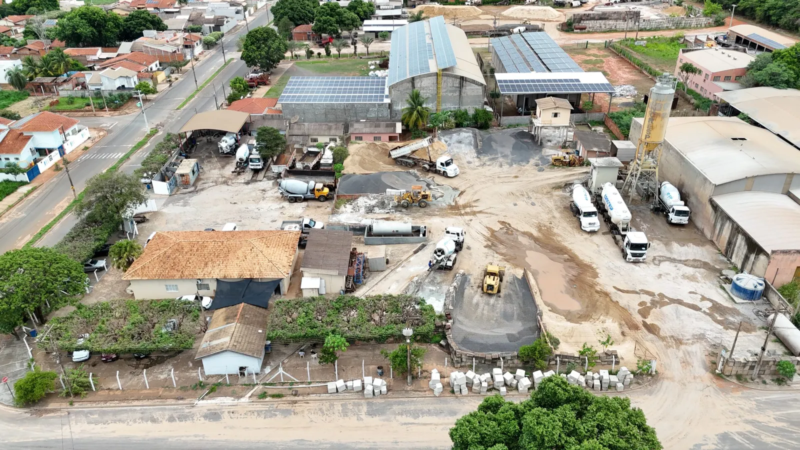 Pátio de materiais do porto de areia da Concresp Mineração em Andradina