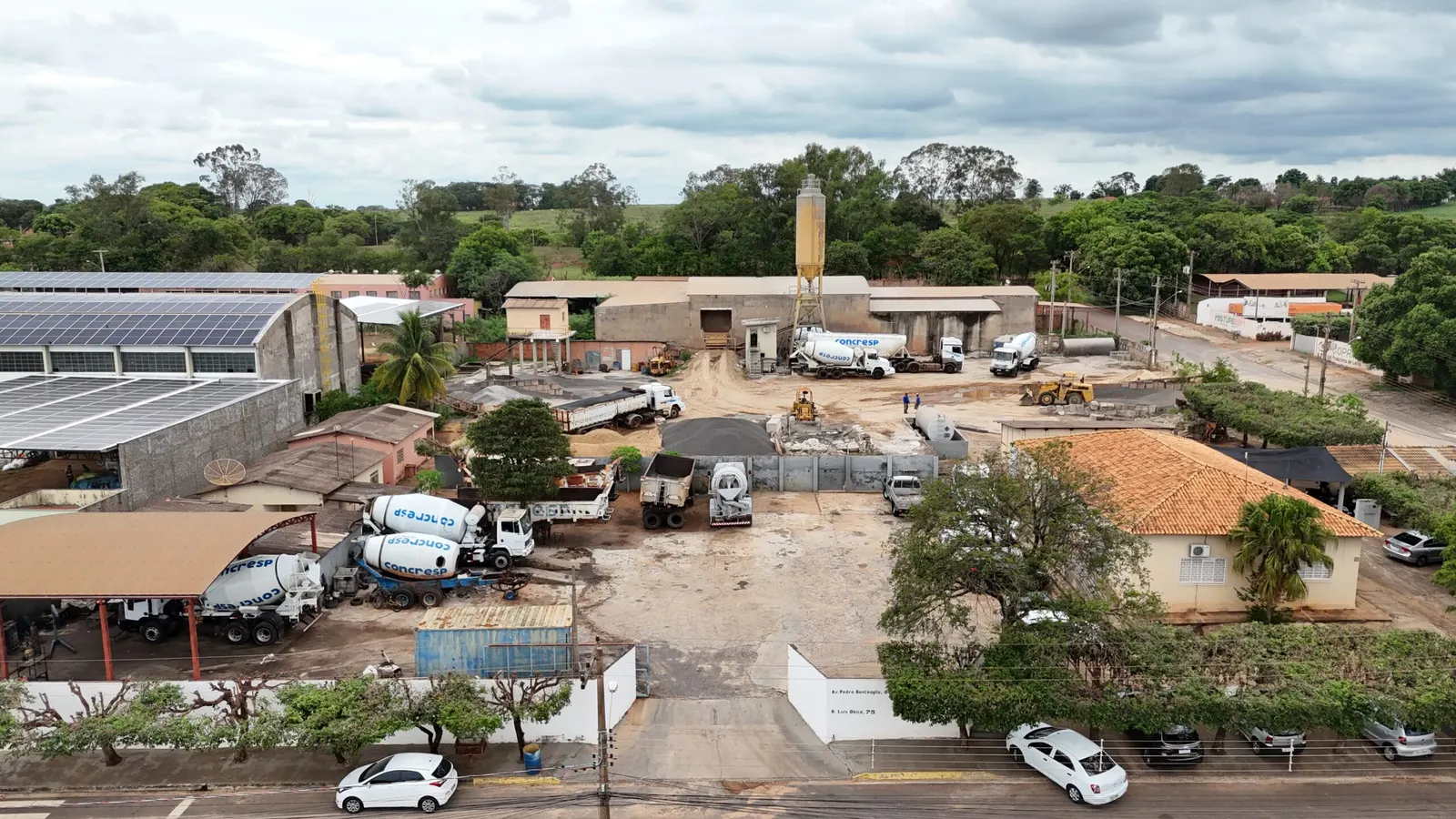 Planta da concreteira Concresp em Andradina com frota de caminhões betoneira